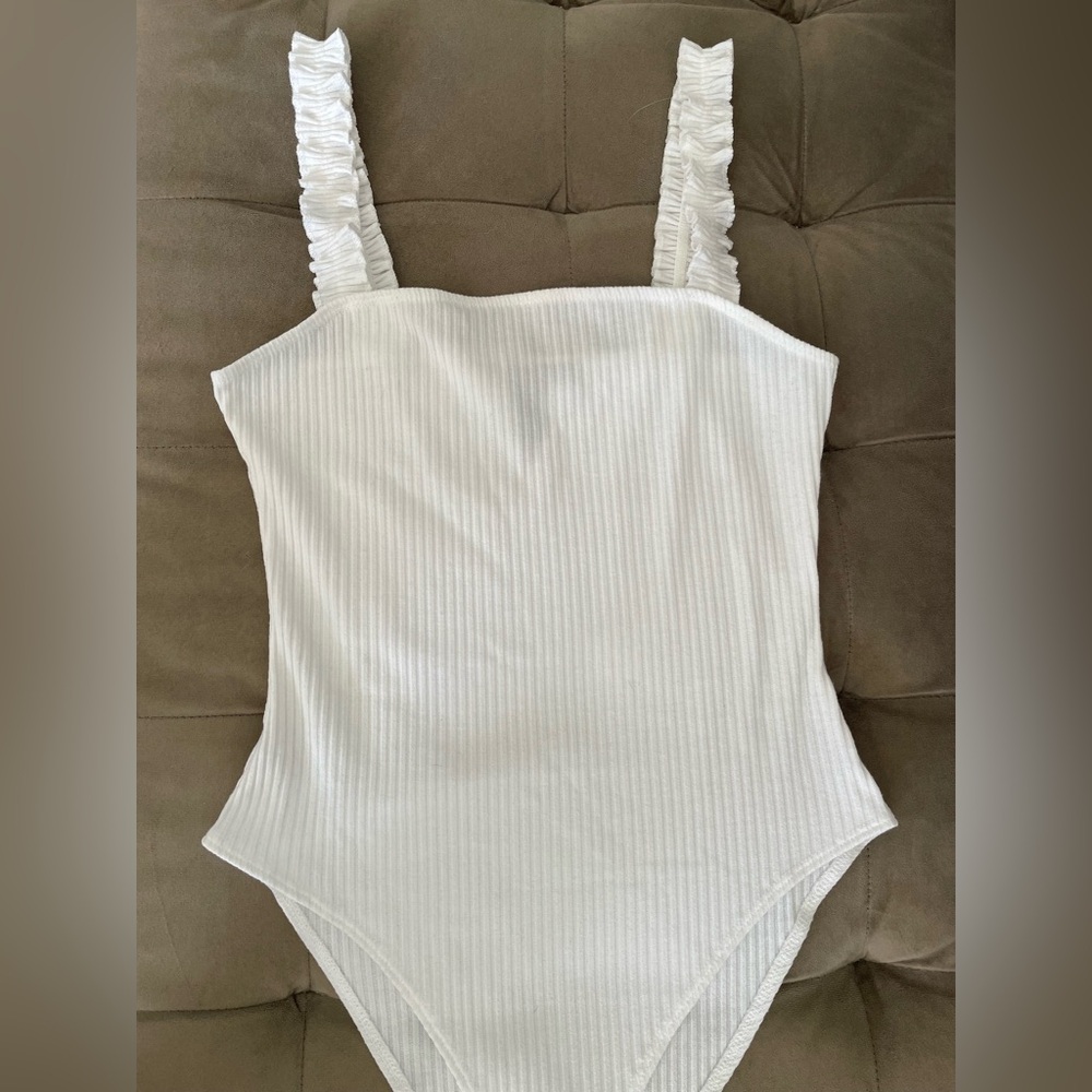 Forever 21 Withe Ribbed bodysuit